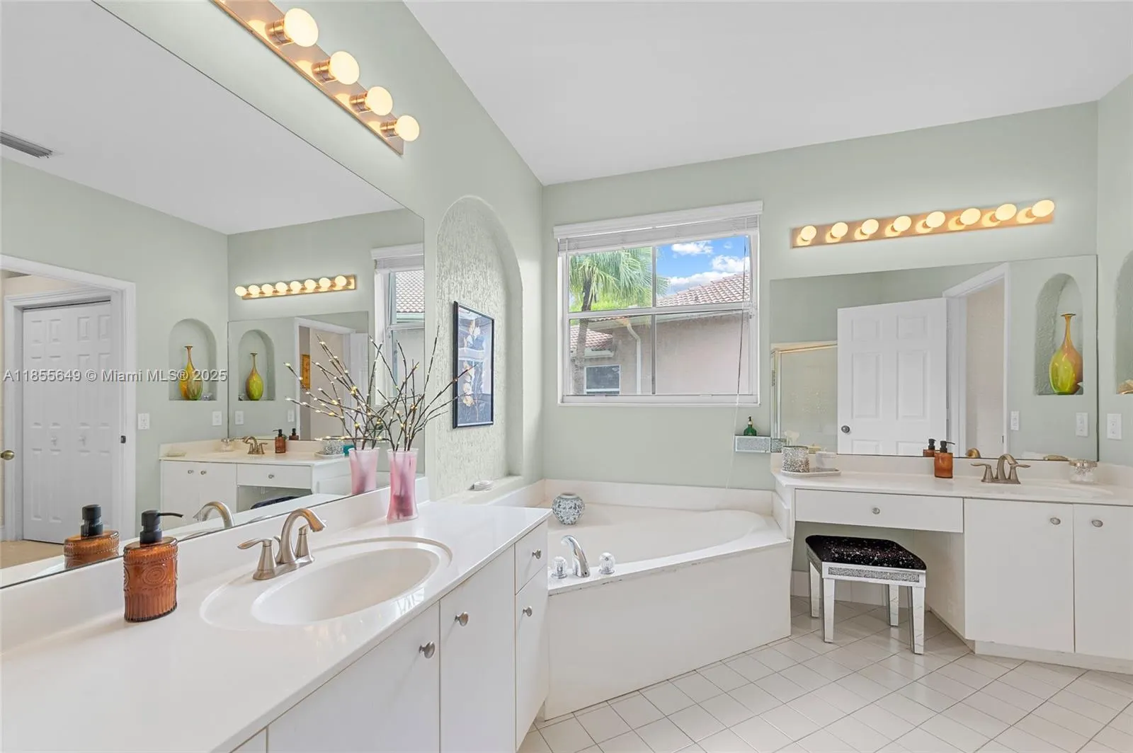 1487 Blue Jay Cir