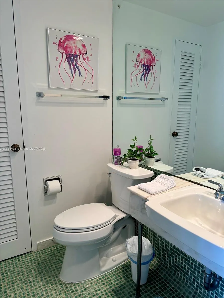 3111 N Ocean Dr, #1011