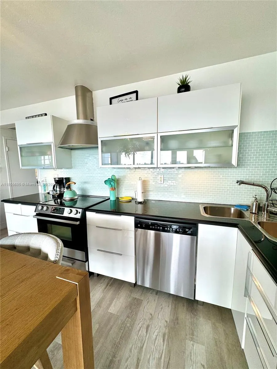 3111 N Ocean Dr, #1011