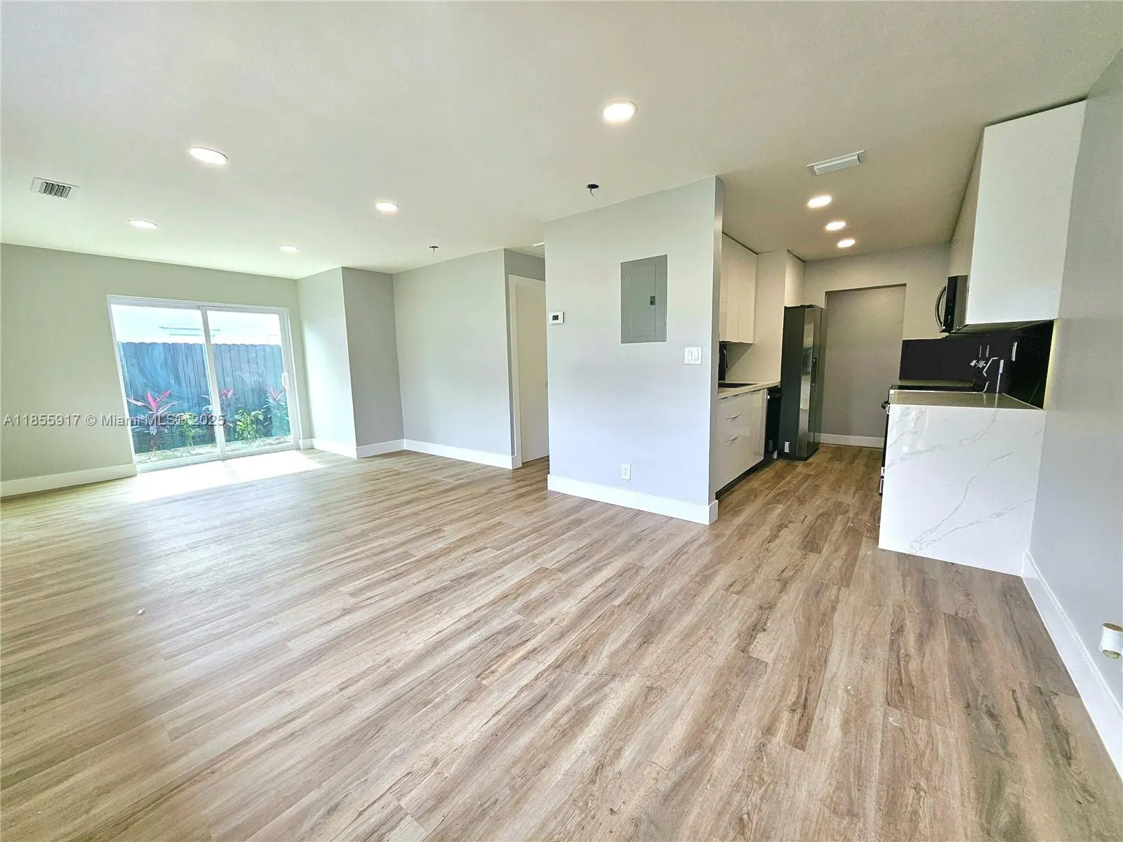 2865 NE 13th Ave