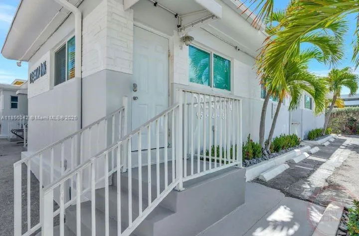 2710 N Ocean Dr, #12 Units
