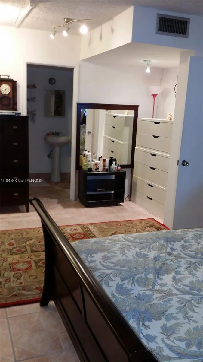 1351 NE Miami Gardens Dr, #1601E