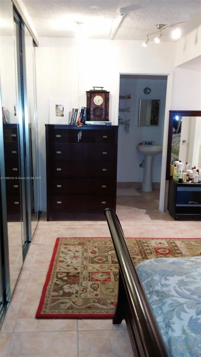 1351 NE Miami Gardens Dr, #1601E