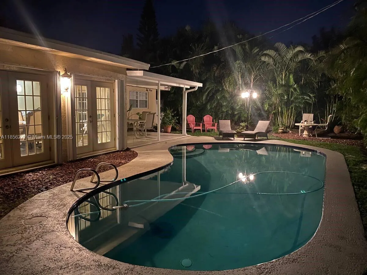 743 SE 10th Ter