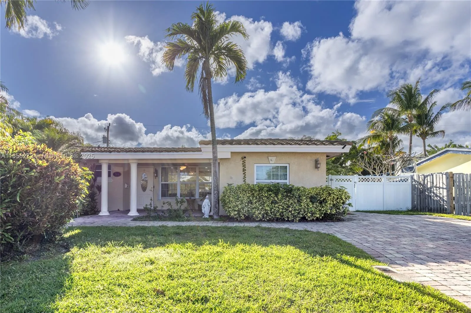 743 SE 10th Ter