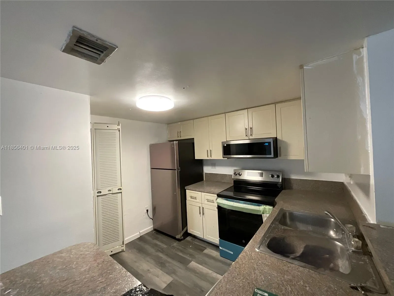 9877 Nob Hill Ct, #25/9877