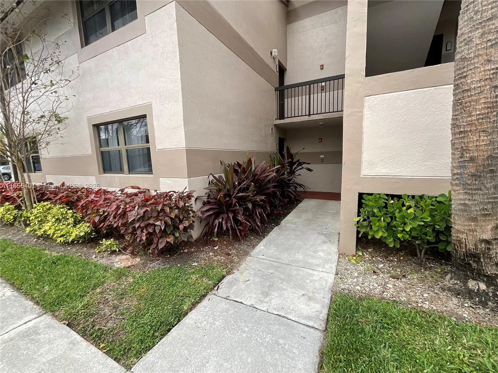 9877 Nob Hill Ct, #25/9877