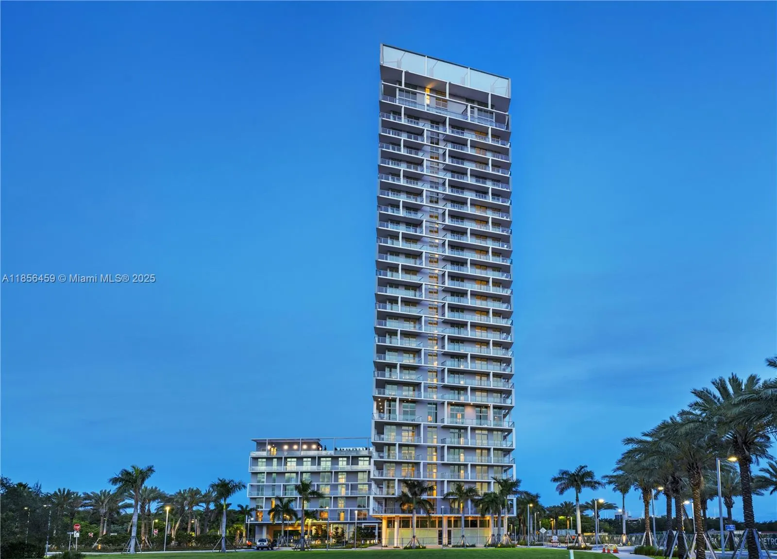 2000 Metropica Way, #1109