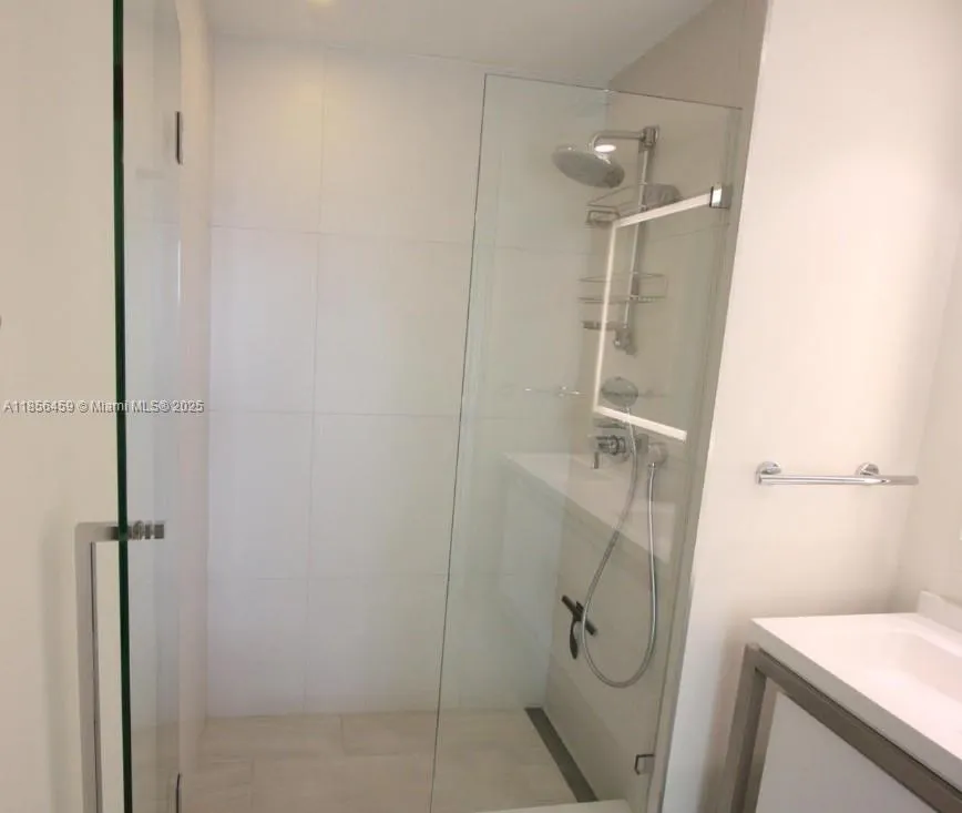 2000 Metropica Way, #1109
