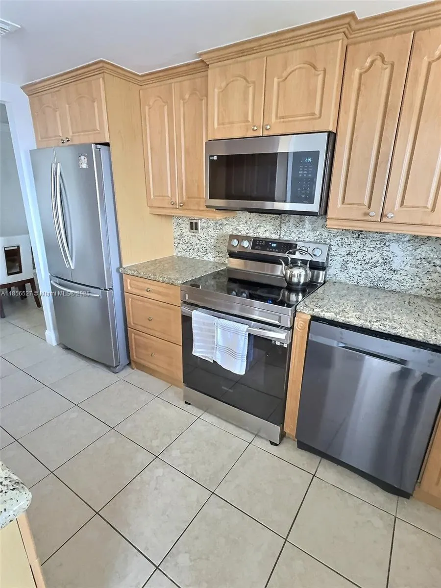 137 Golden Isles Dr, #1109