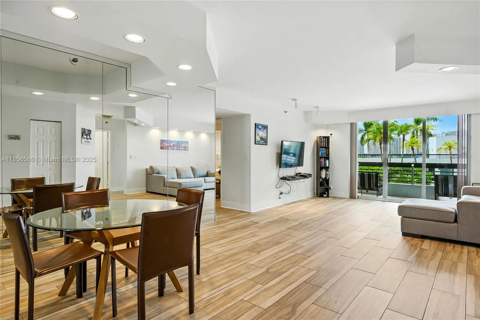 3600 Mystic Pointe Dr, #305