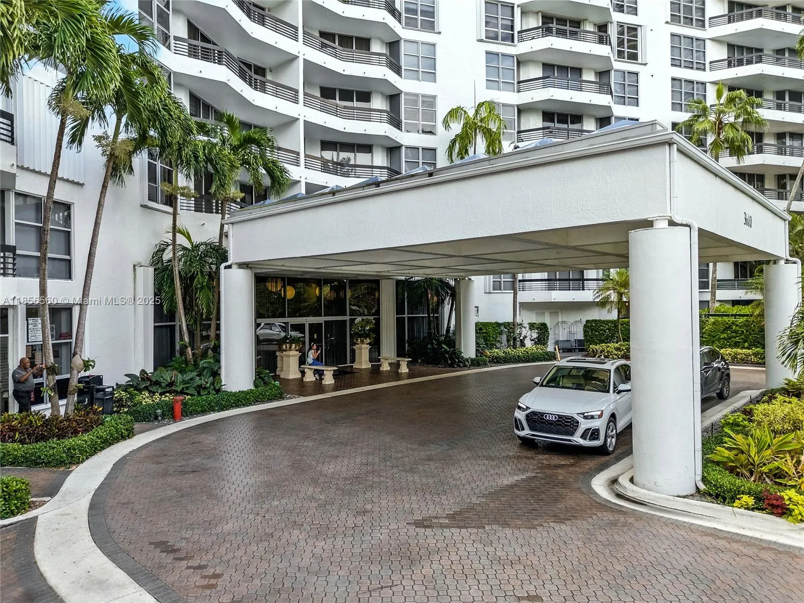 3600 Mystic Pointe Dr, #305