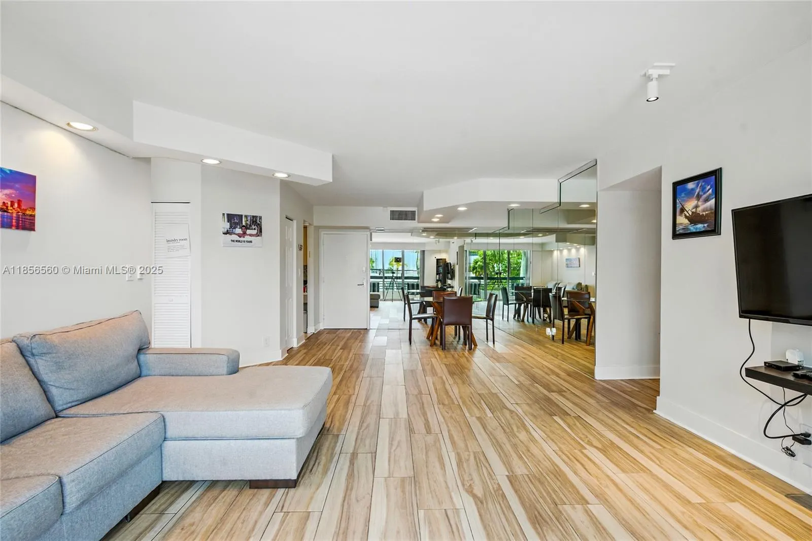 3600 Mystic Pointe Dr, #305