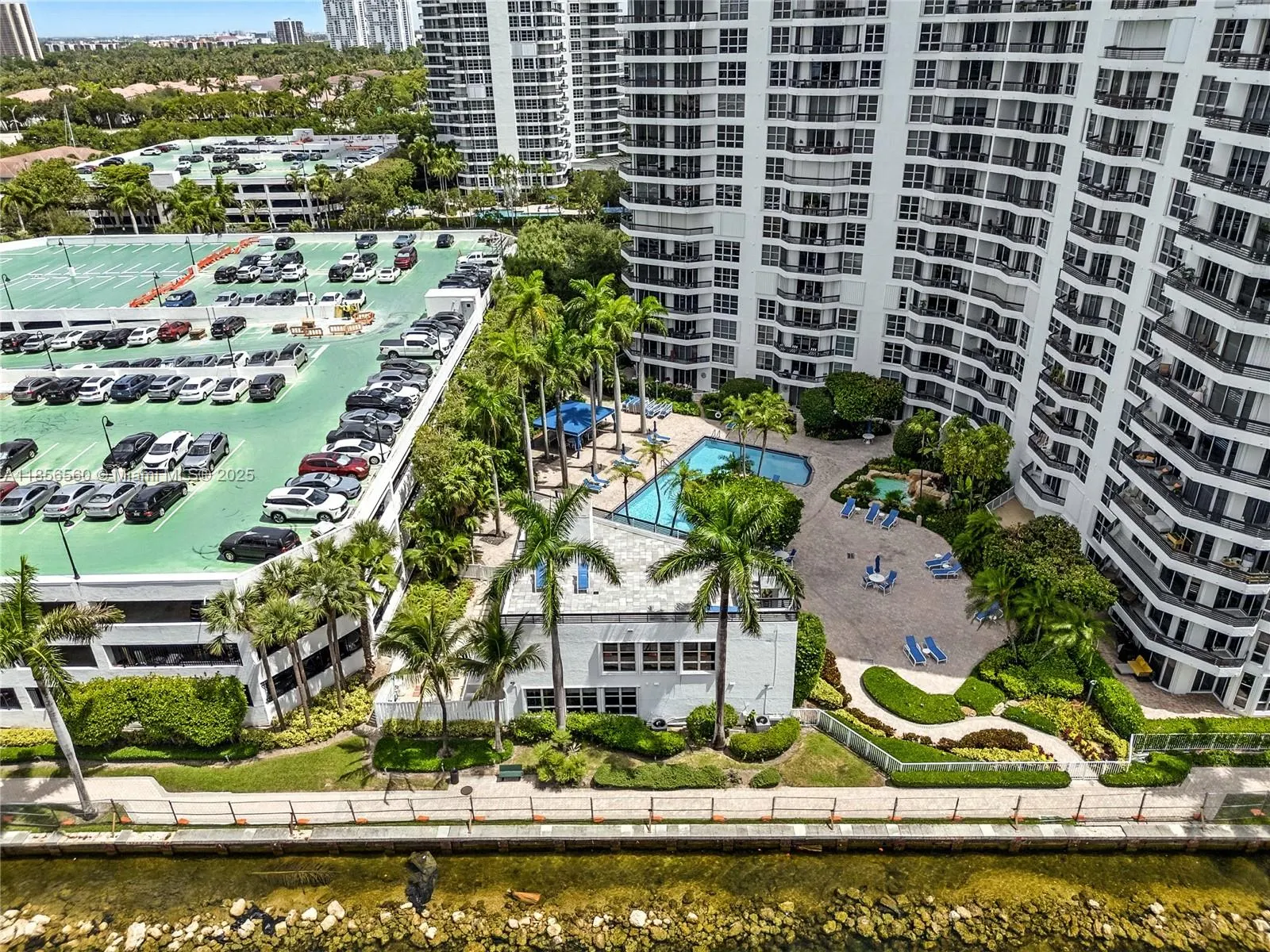 3600 Mystic Pointe Dr, #305