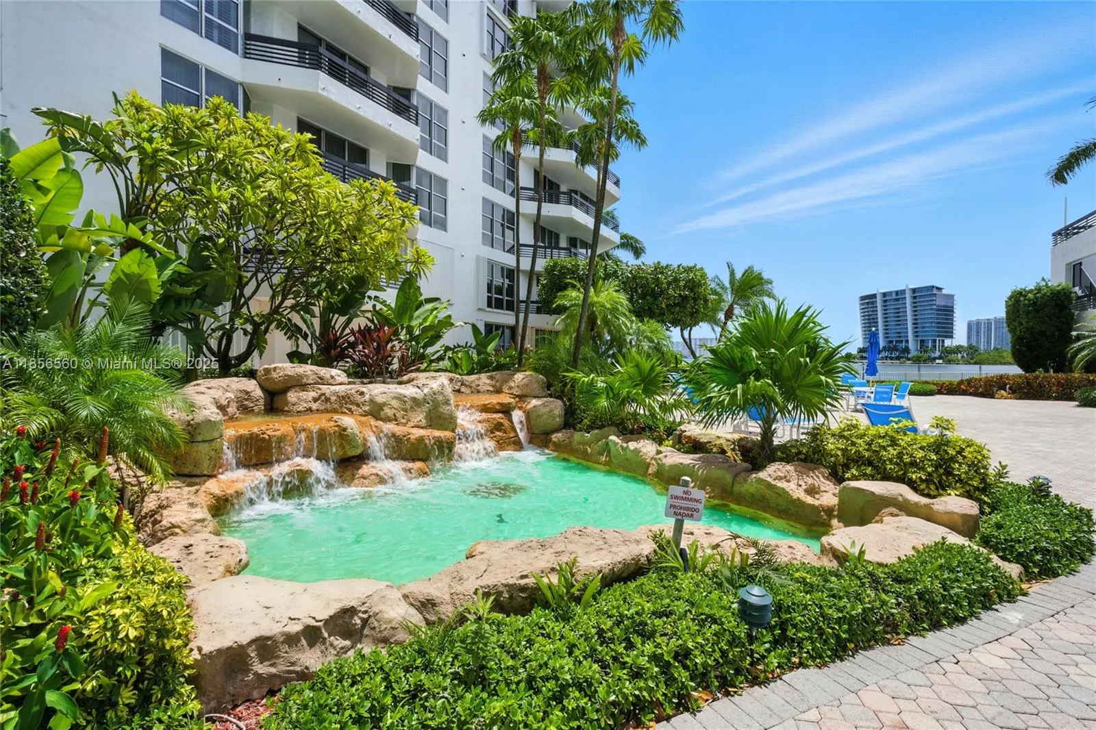 3600 Mystic Pointe Dr, #305