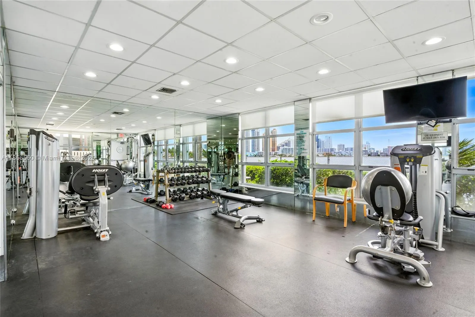 3600 Mystic Pointe Dr, #305