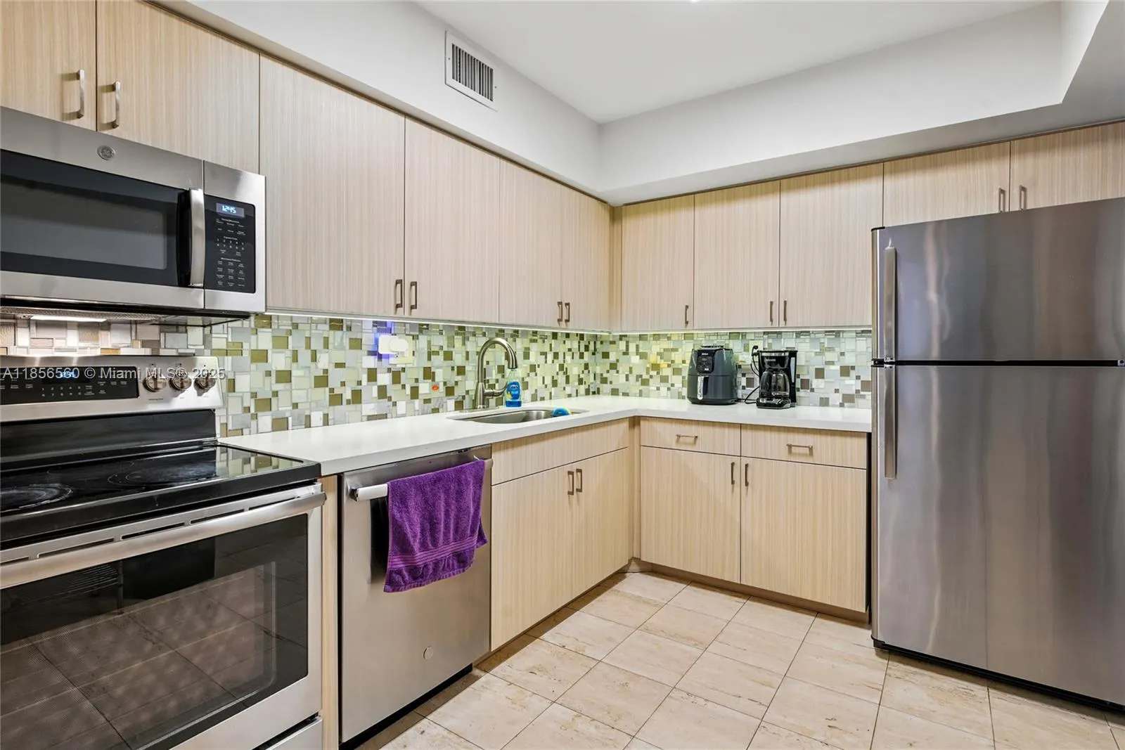 3600 Mystic Pointe Dr, #305