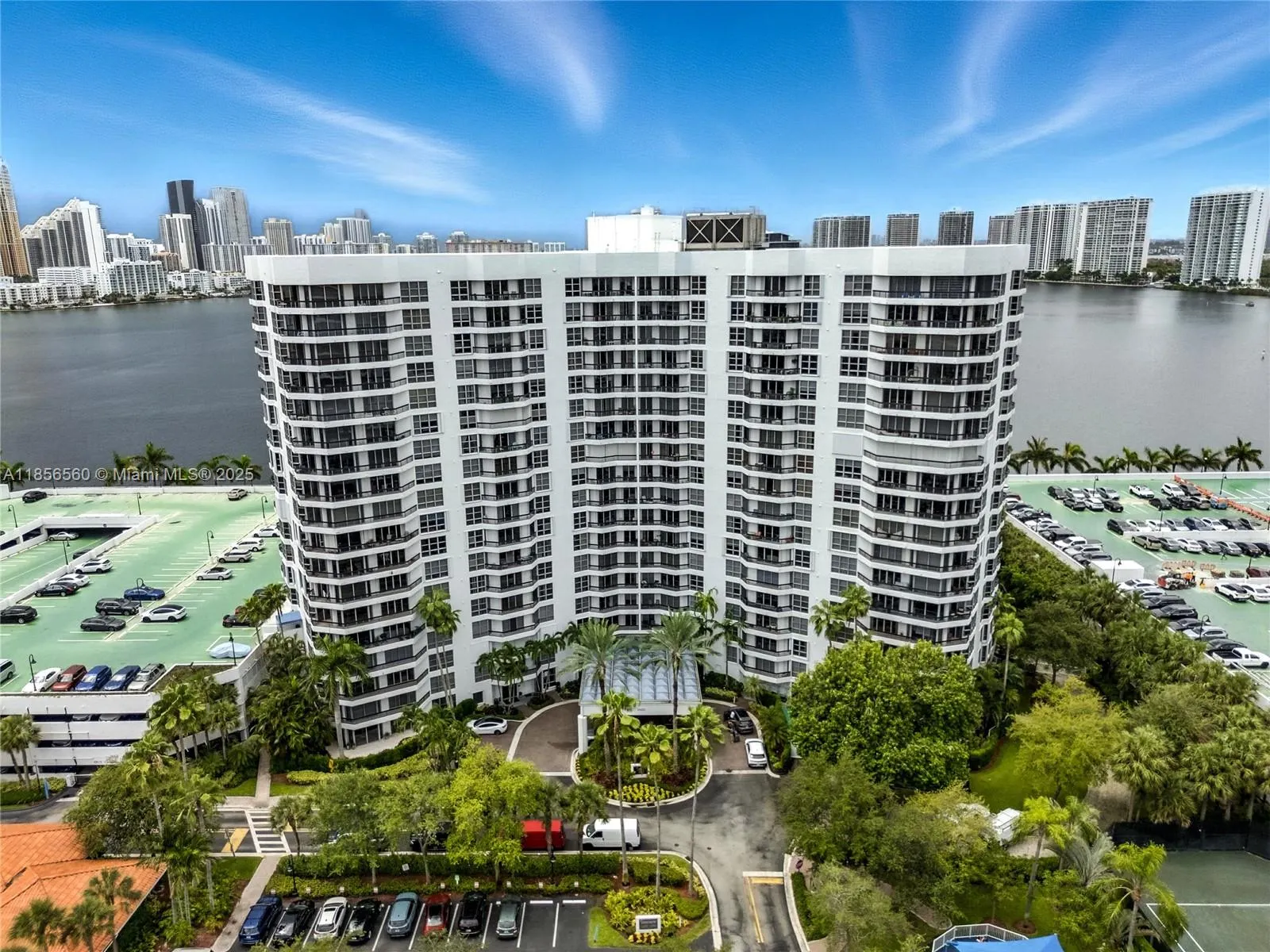 3600 Mystic Pointe Dr, #305