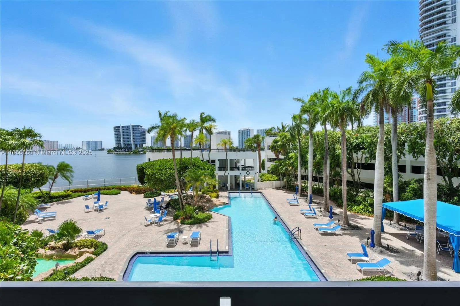 3600 Mystic Pointe Dr, #305