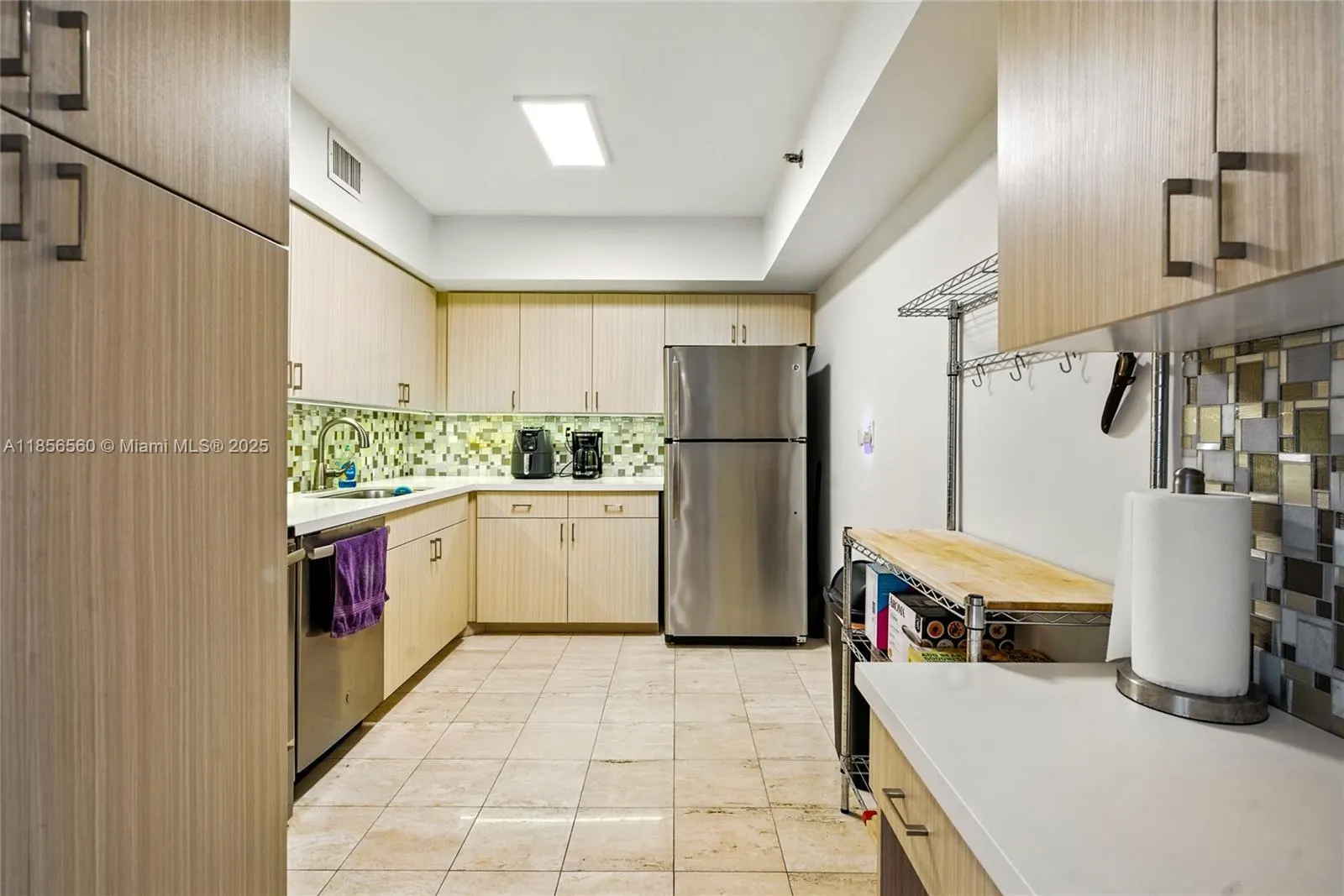 3600 Mystic Pointe Dr, #305