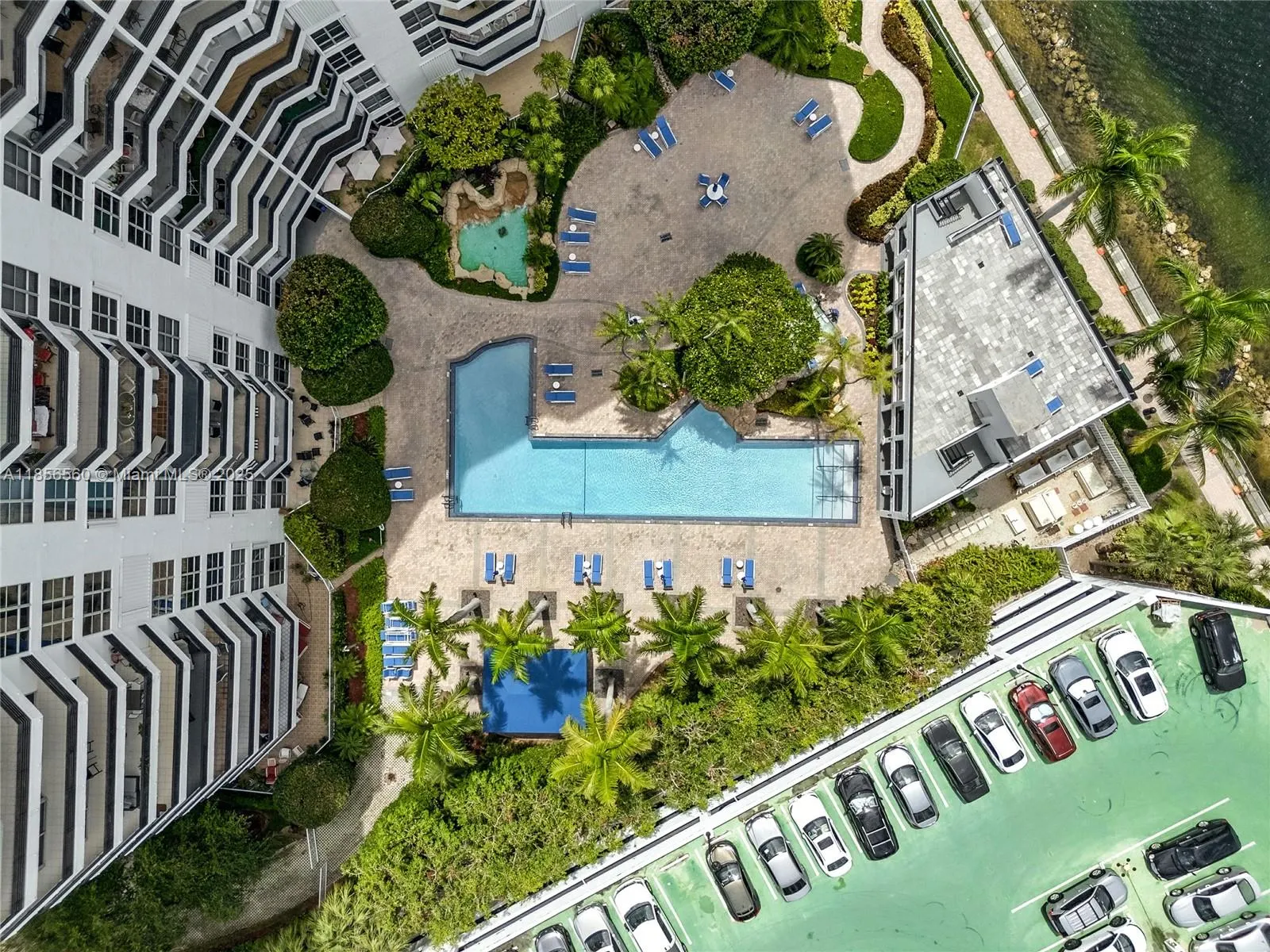 3600 Mystic Pointe Dr, #305