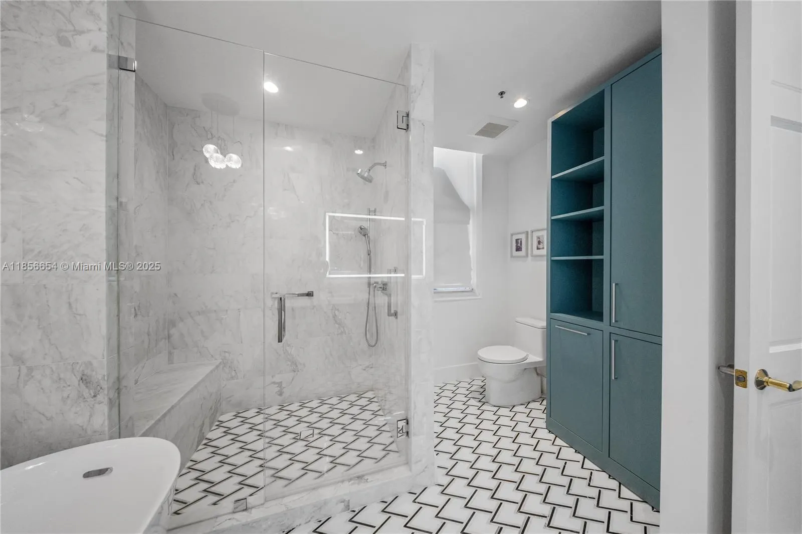 626 Coral Way, #402