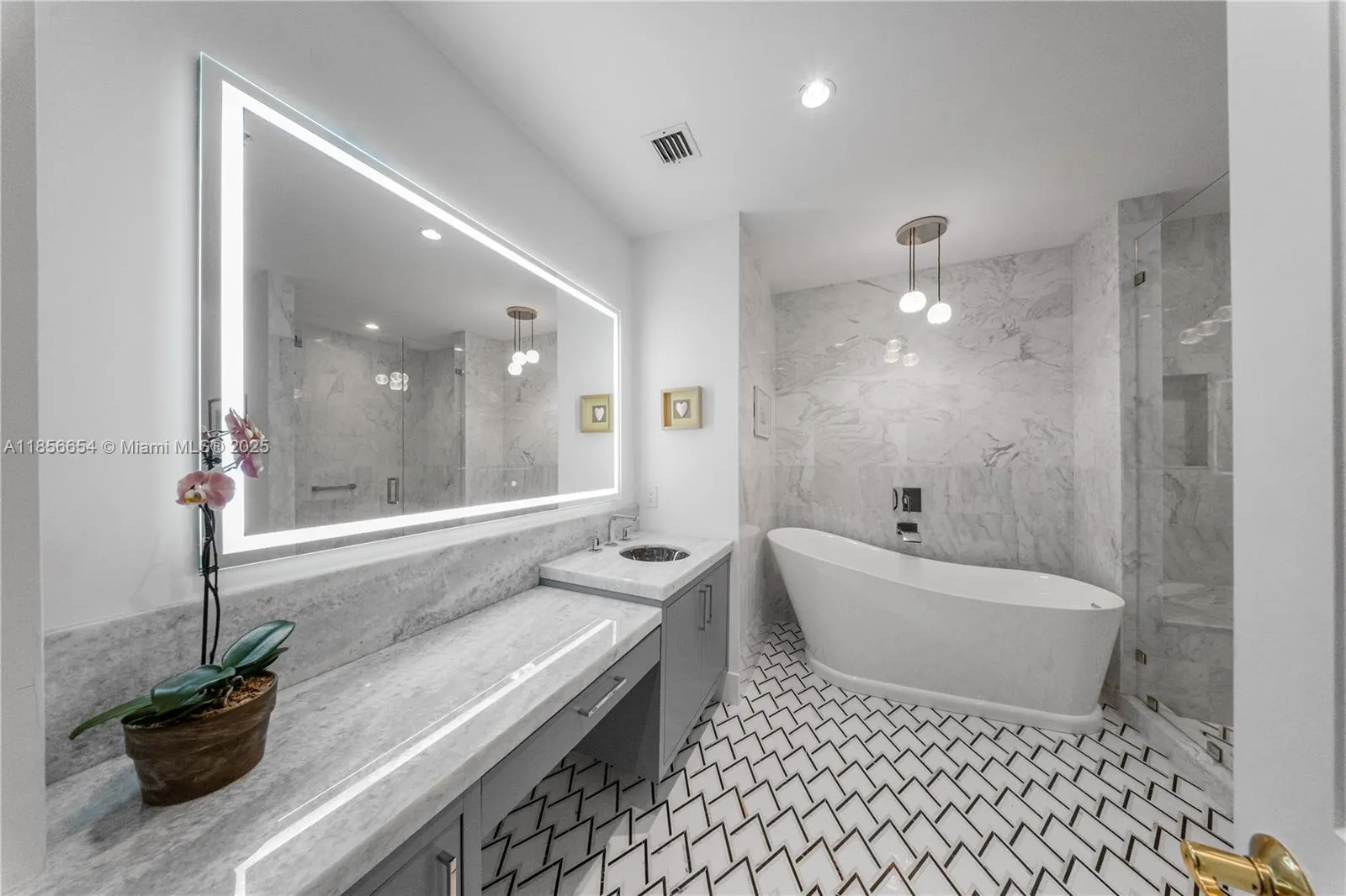 626 Coral Way, #402