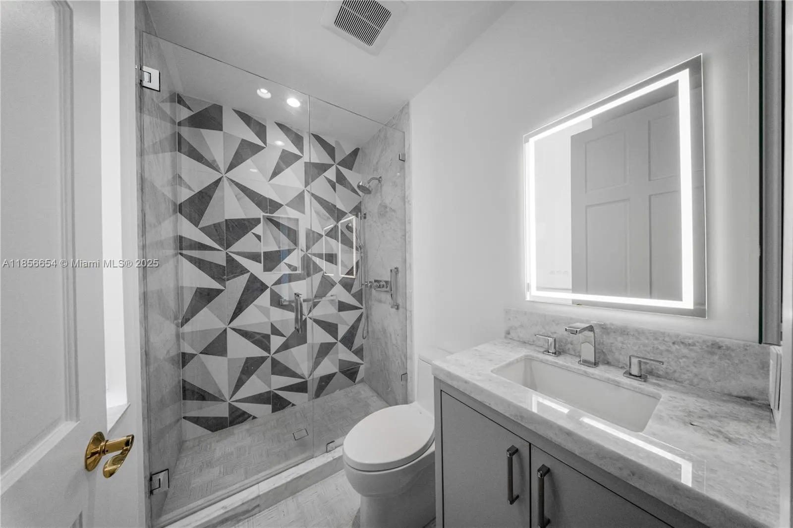 626 Coral Way, #402