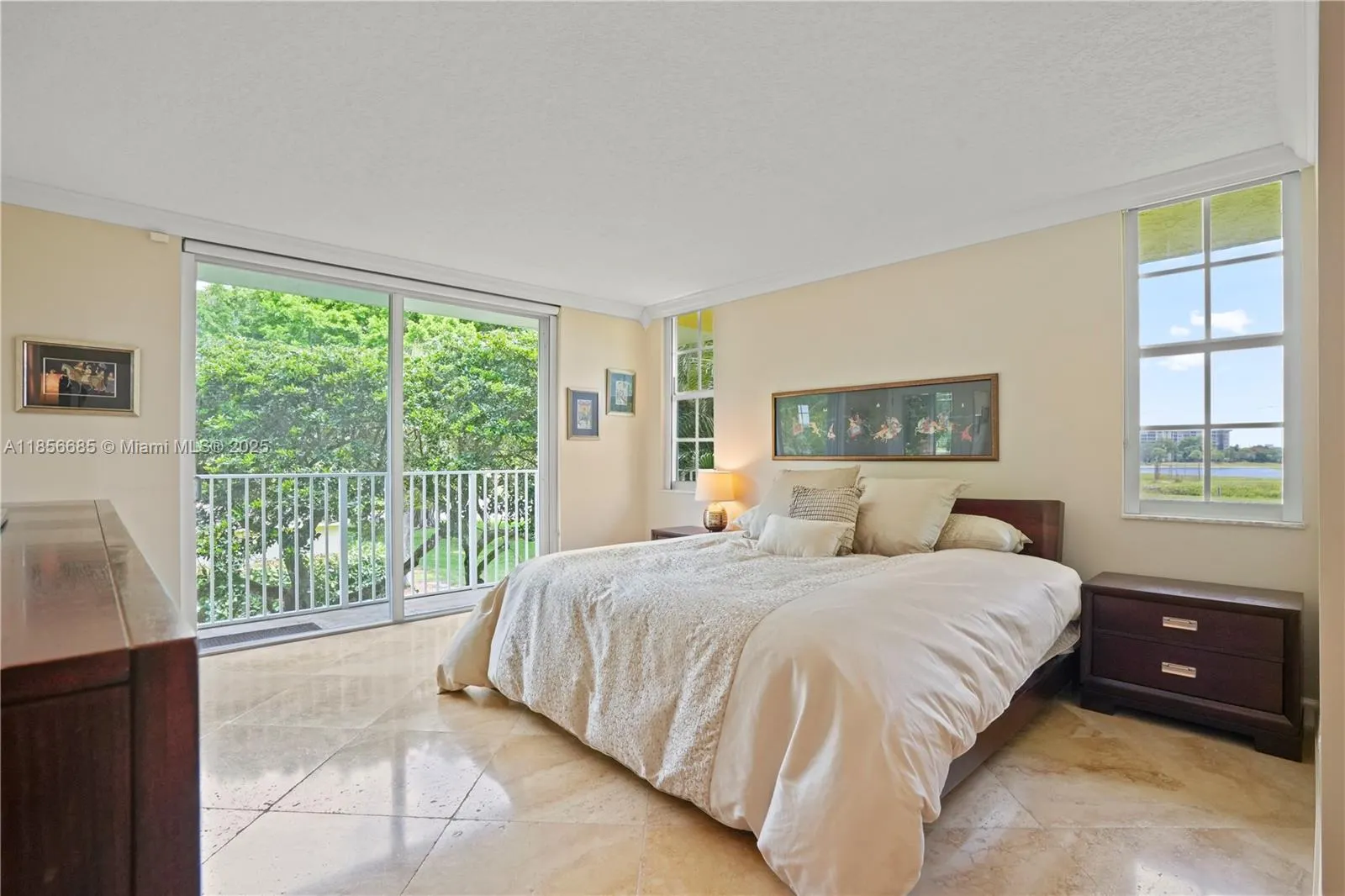 350 Oaks Ln, #222