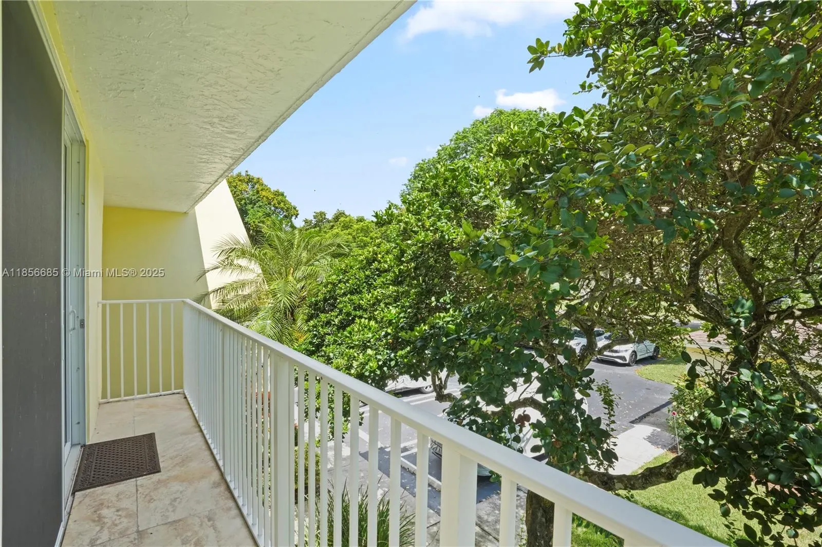 350 Oaks Ln, #222