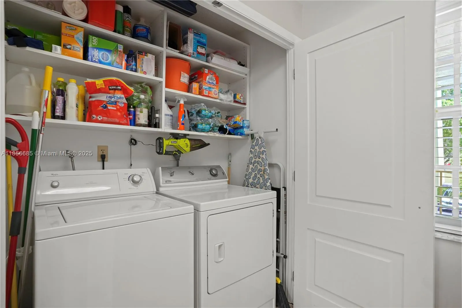 350 Oaks Ln, #222
