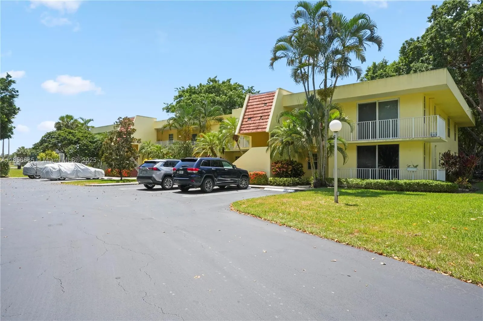 350 Oaks Ln, #222