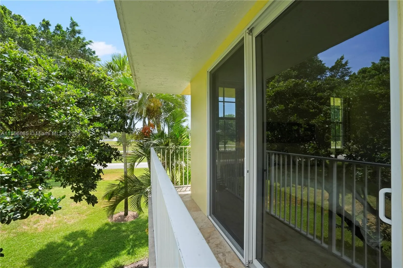 350 Oaks Ln, #222