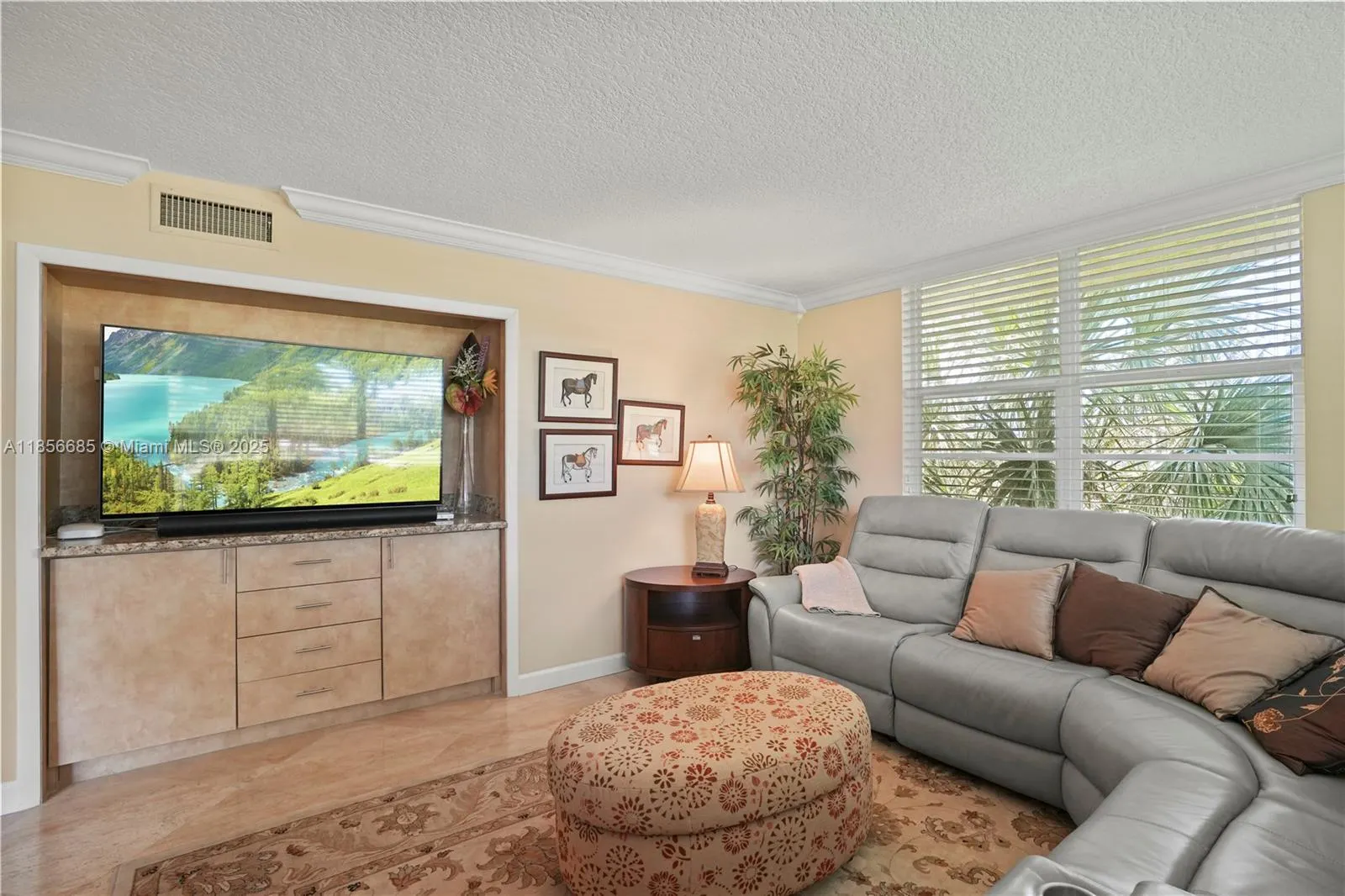 350 Oaks Ln, #222