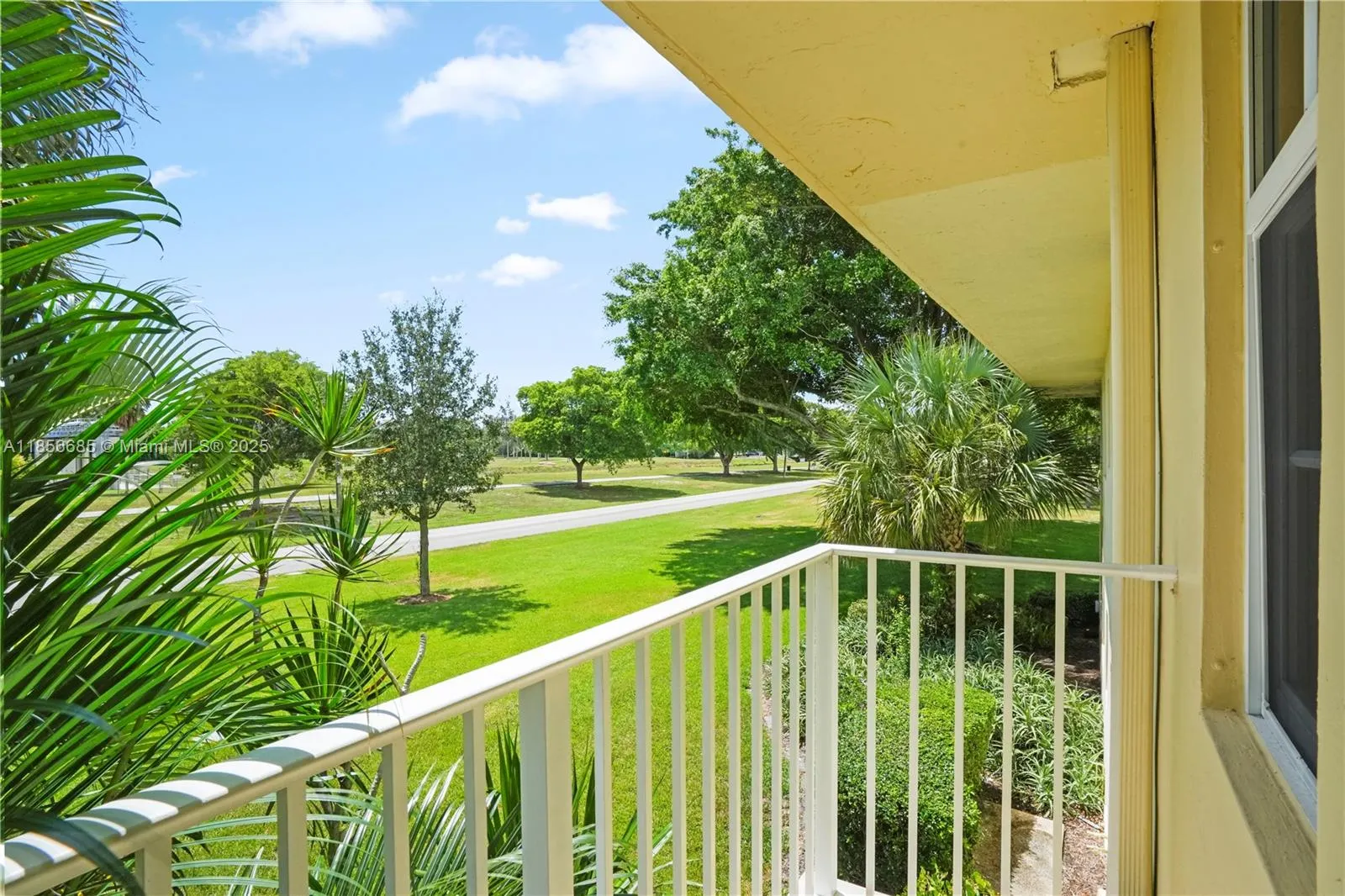 350 Oaks Ln, #222