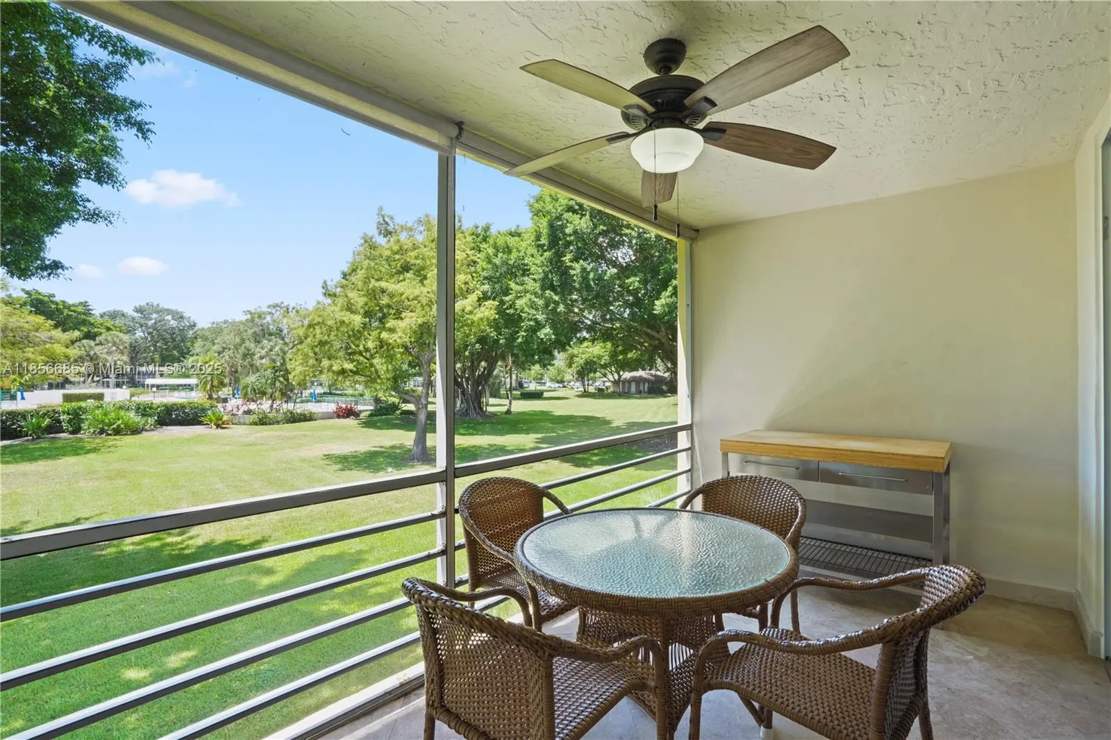 350 Oaks Ln, #222