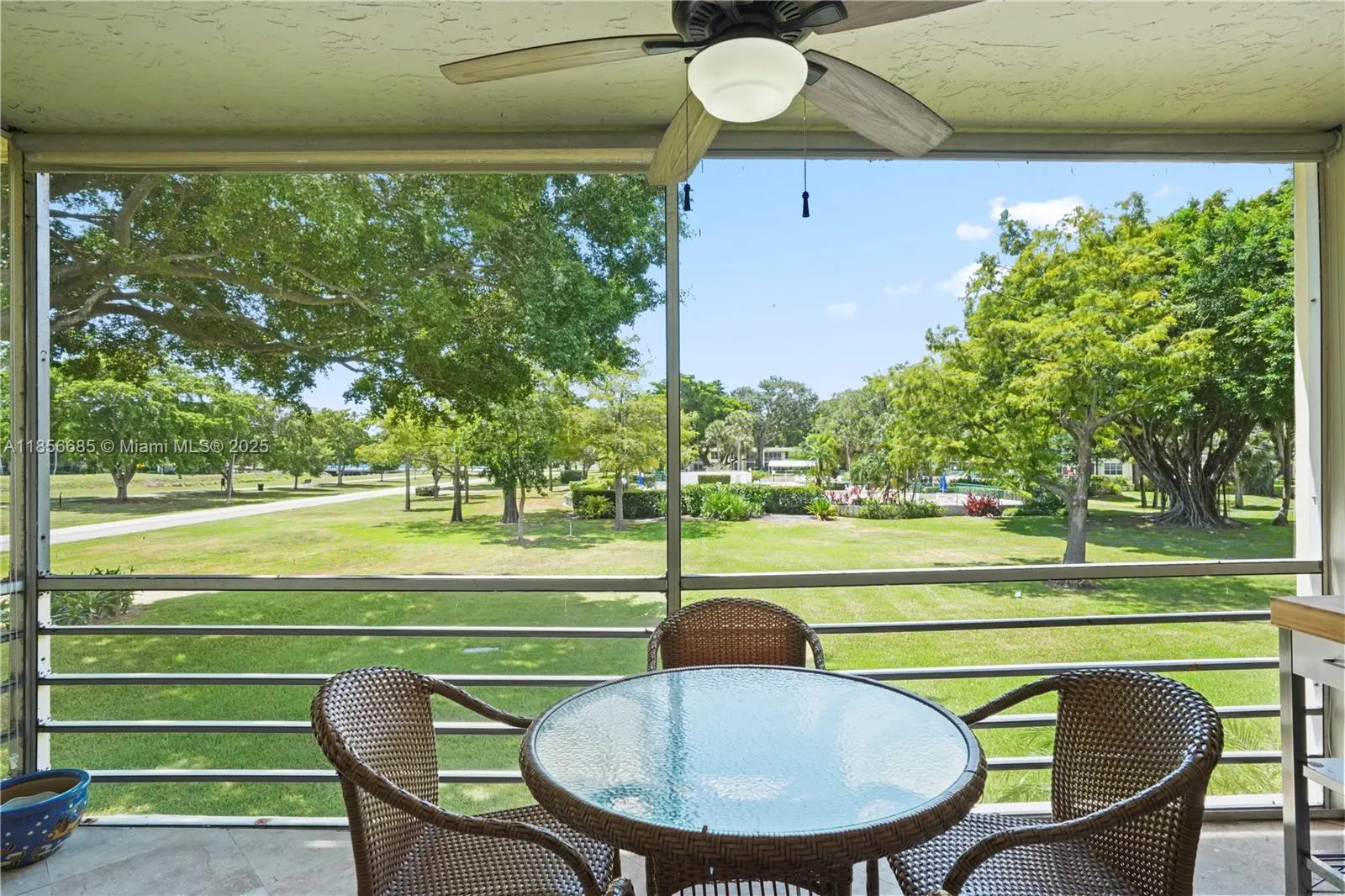 350 Oaks Ln, #222