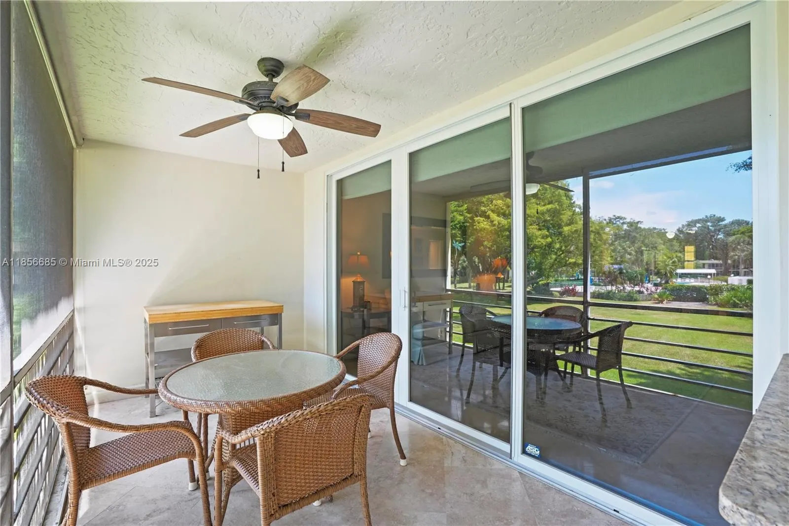 350 Oaks Ln, #222