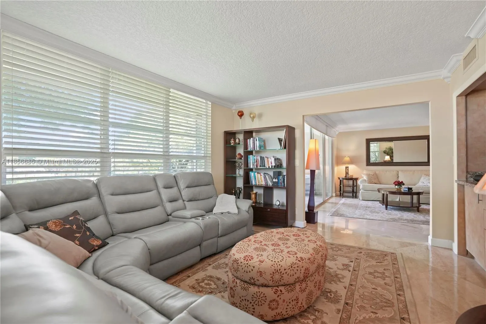 350 Oaks Ln, #222