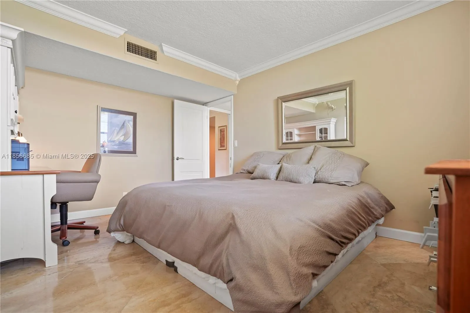 350 Oaks Ln, #222
