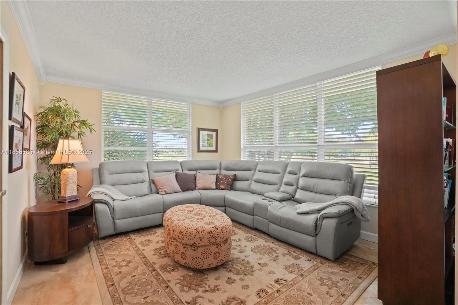 350 Oaks Ln, #222