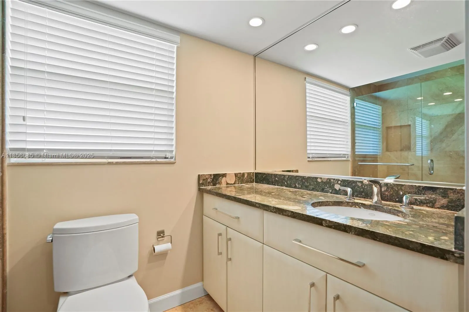 350 Oaks Ln, #222