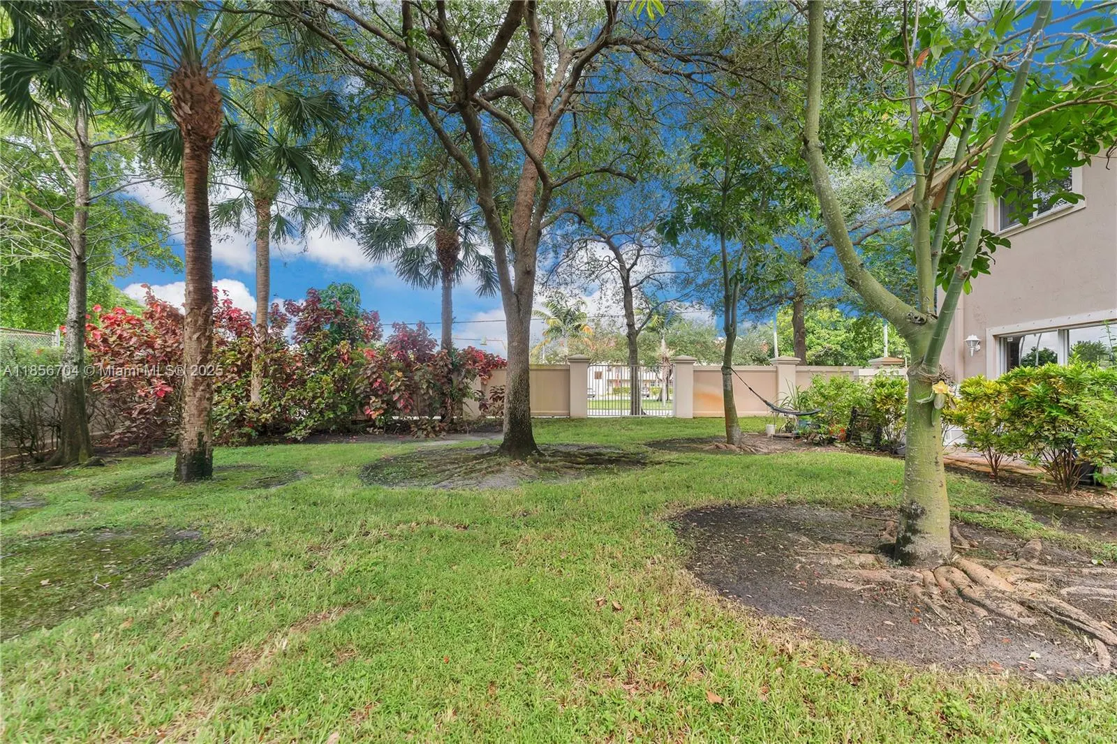 8080 NW 27th St