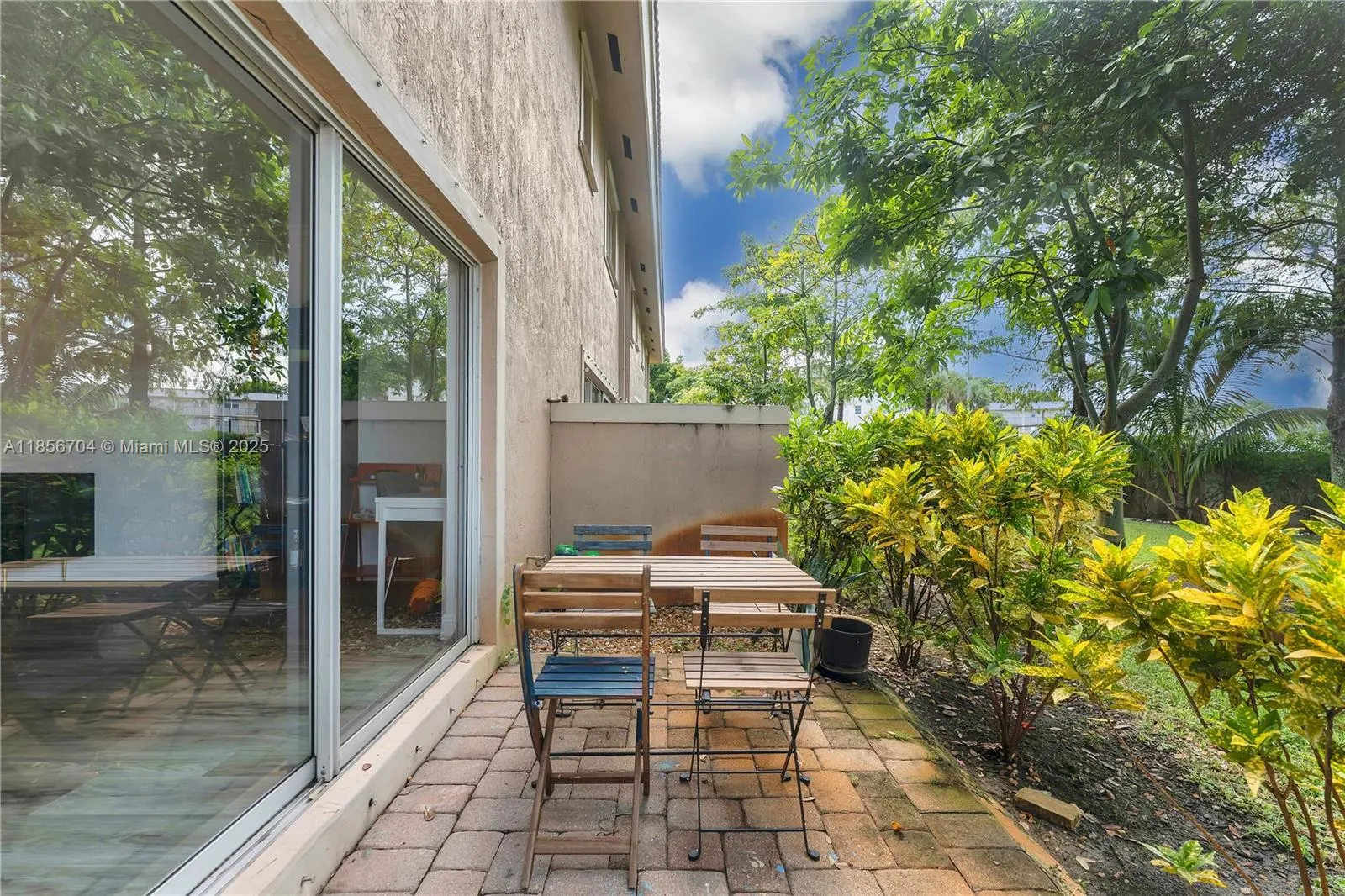 8080 NW 27th St