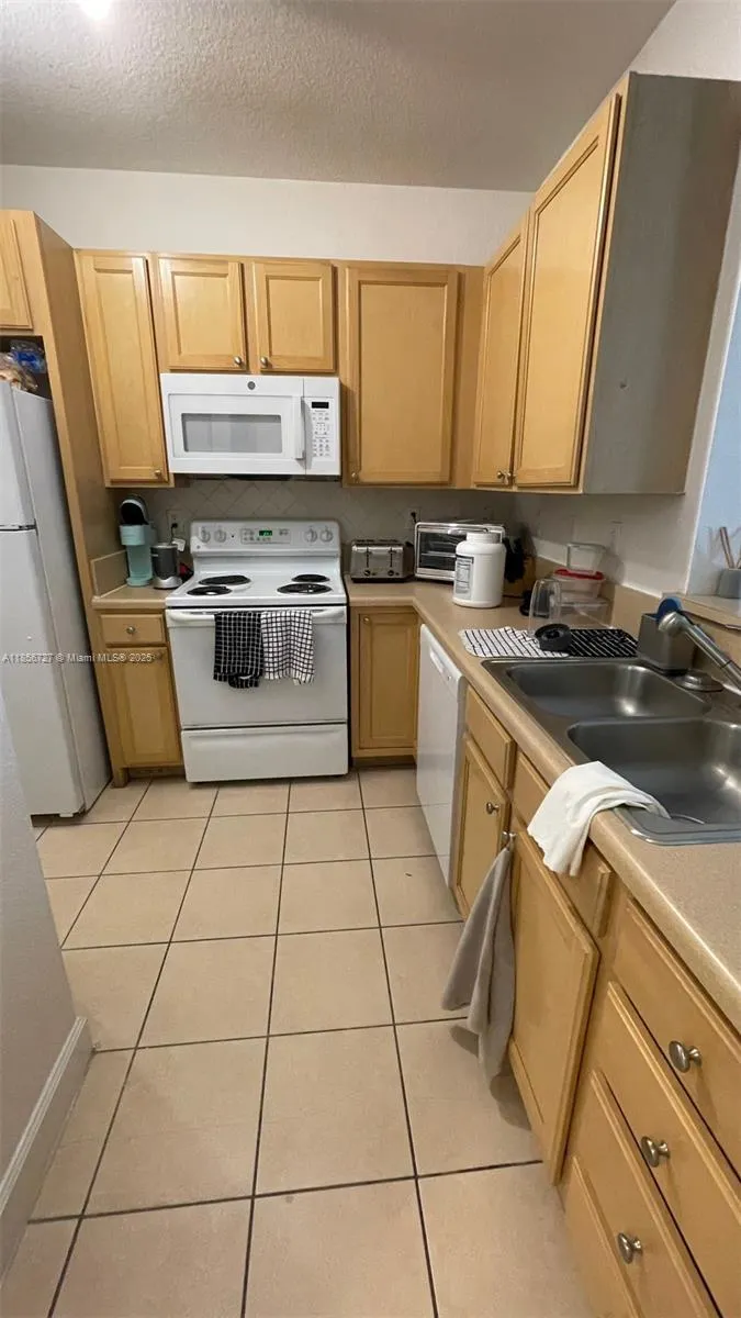 6001 SW 70th St, #127