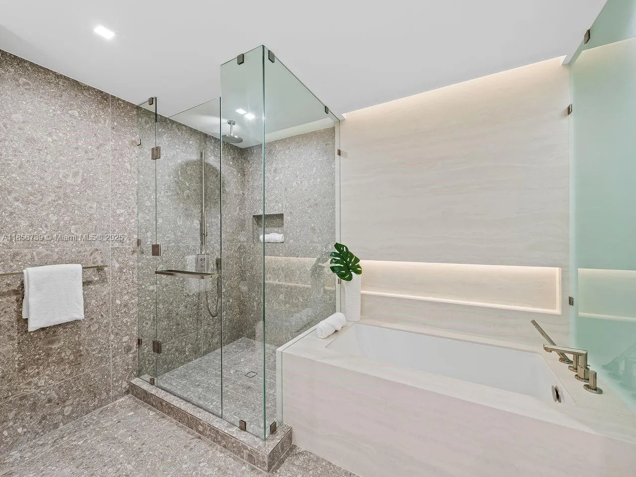 900 N Ocean, #1004