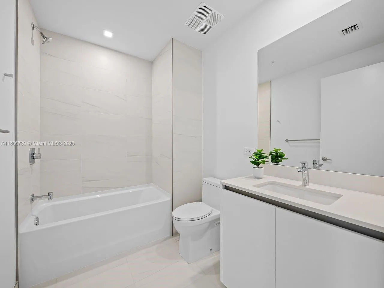 900 N Ocean, #1004