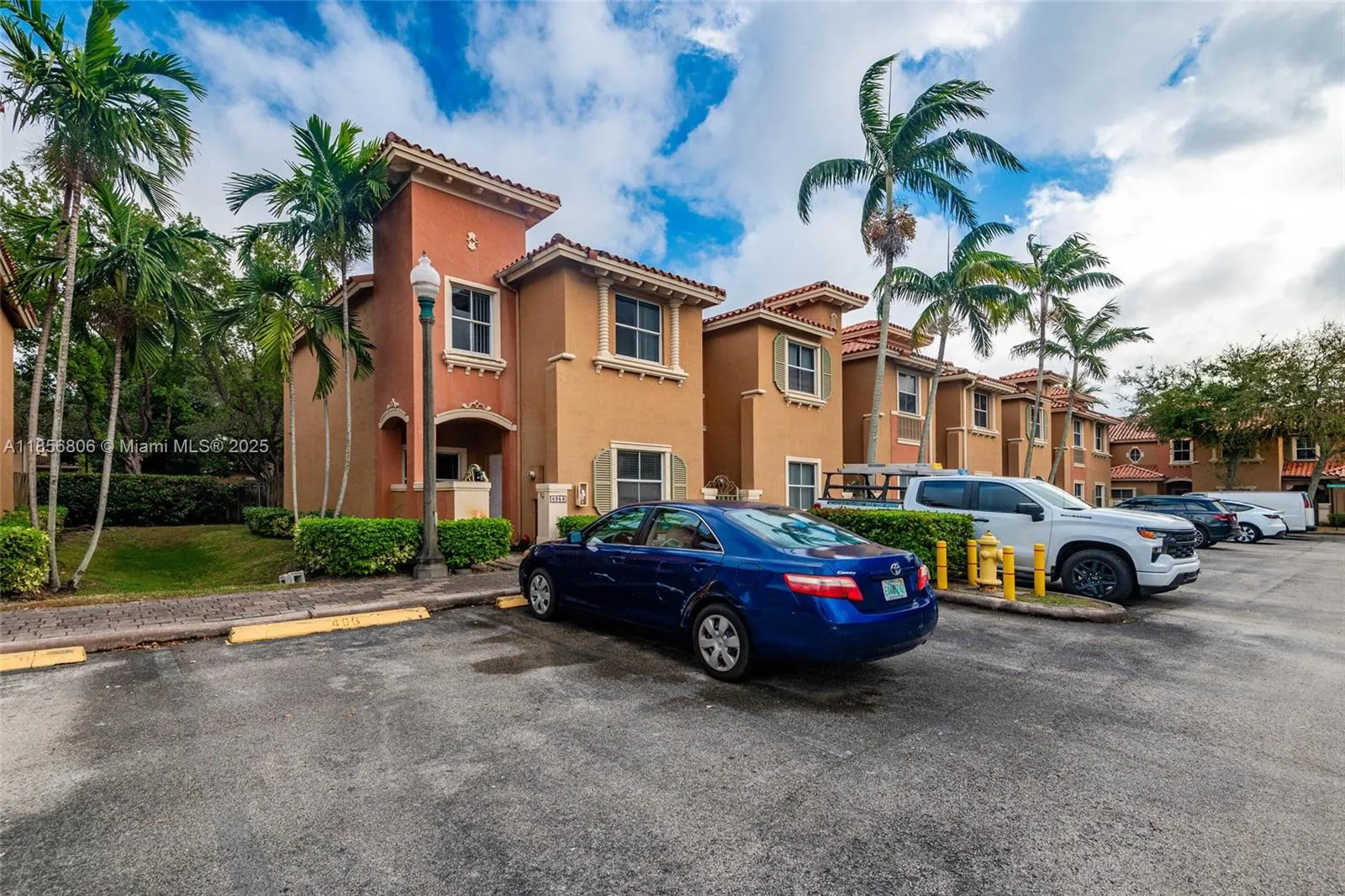 4958 White Mangrove Way E, #401