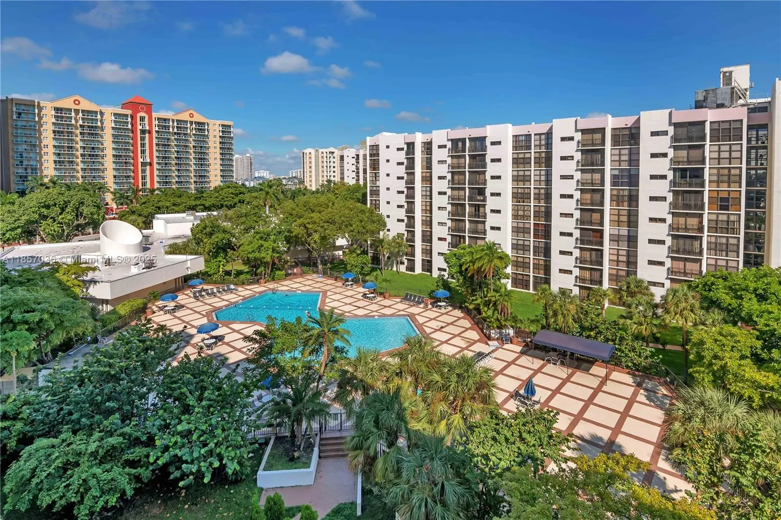 16919 N Bay Rd, #214