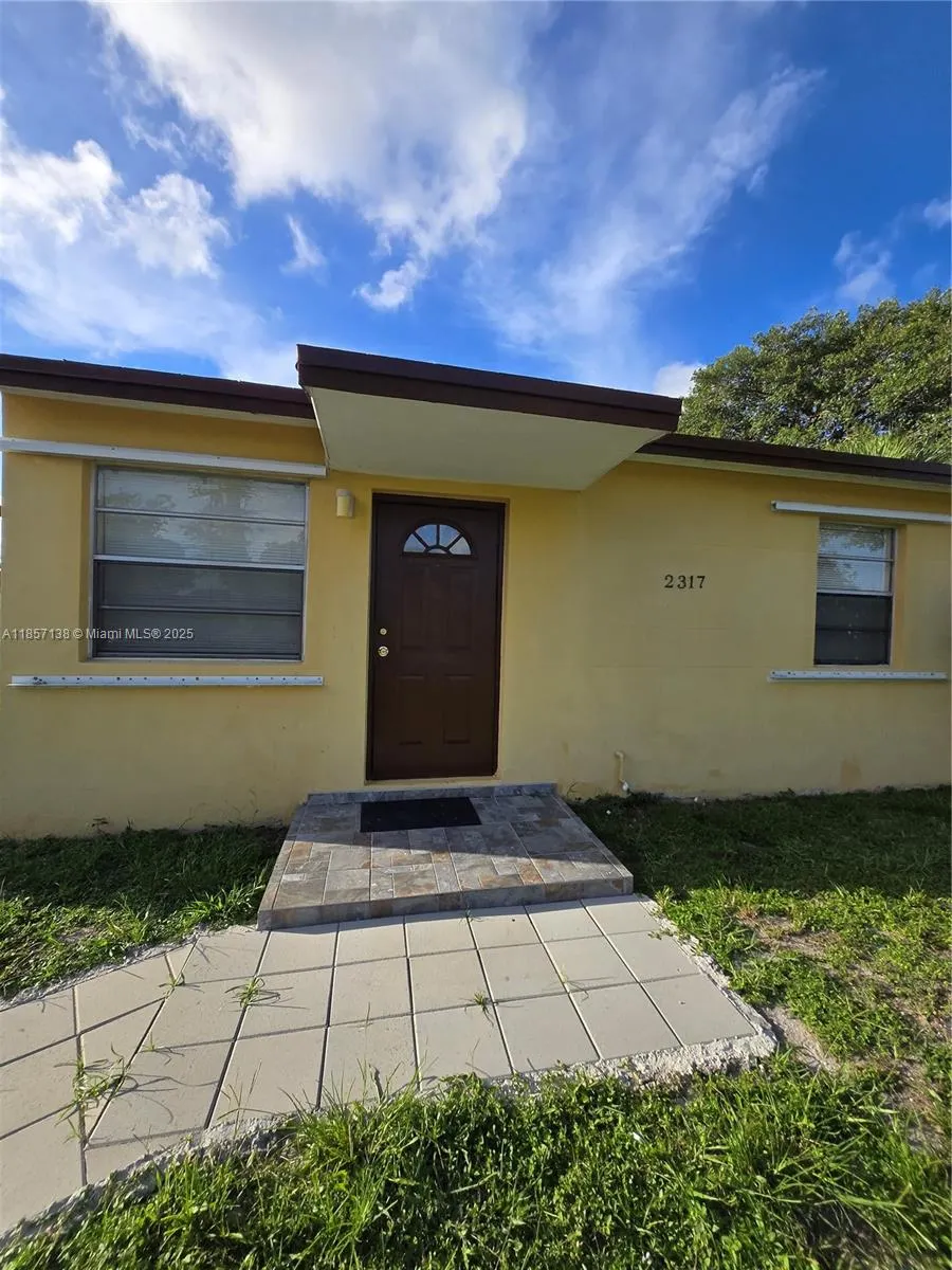 2317 NW 15th St